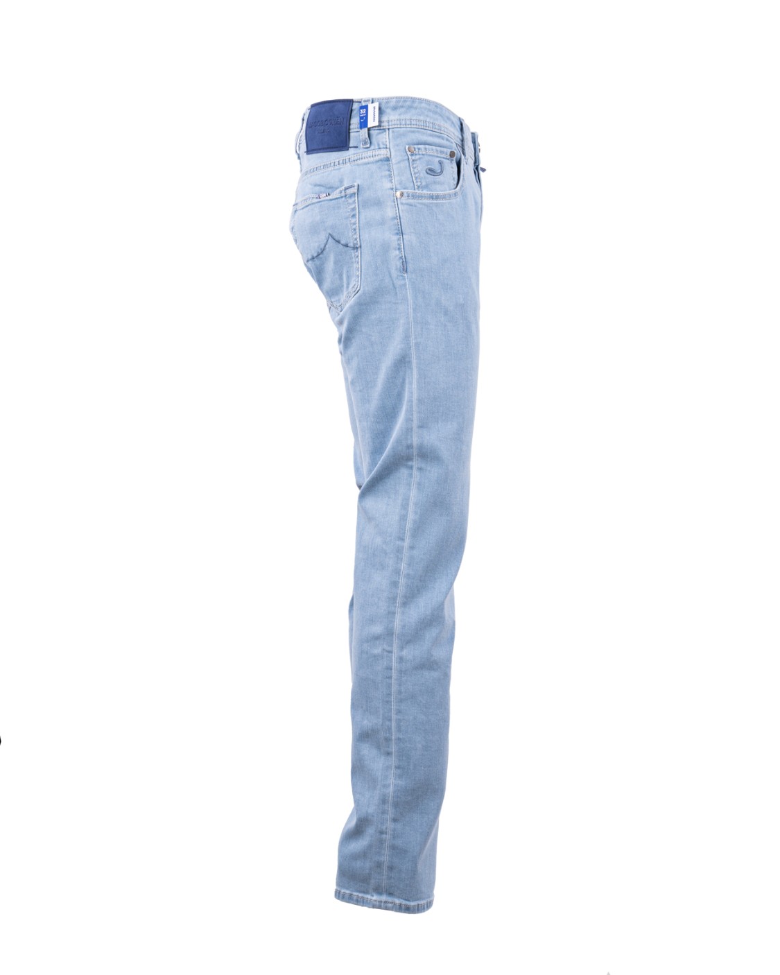 shop JACOB COHEN  Jeans: Jacob Cohen denim cinque tasche.
Modello a cinque tasche con logo ricamato sul taschino.
Passanti al punto vita.
Chiusura con bottoni.
Patta interna ricamata con nome del pantalone e citazione del fondatore.
Salpa in cavallino blu con logo in ecopelle ricamato in posizione asimmetrica.
Include bandana con stampa Elegance e rocchetto di filo.
Profumati con l’esclusiva fragranza Jacob Cohën.
Composizione: 92% Cotone, 6% Elastomultiestere, 2% Elastan.
Made in Italy.. QE006 057 S2851-300D number 4292884